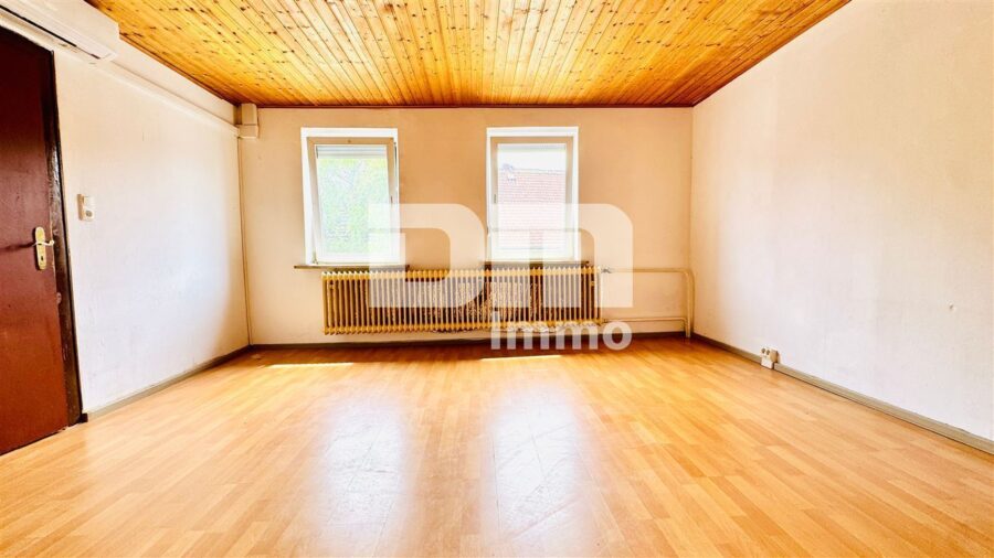 Gepflegtes Ein- bis Zweifamilienhaus mit Ladeneinheit in Dassel-Hilwartshausen - 1.OG Schlafzimmer
